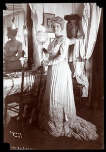 May Robson, 1901 (hopeagelatiiniprintti)